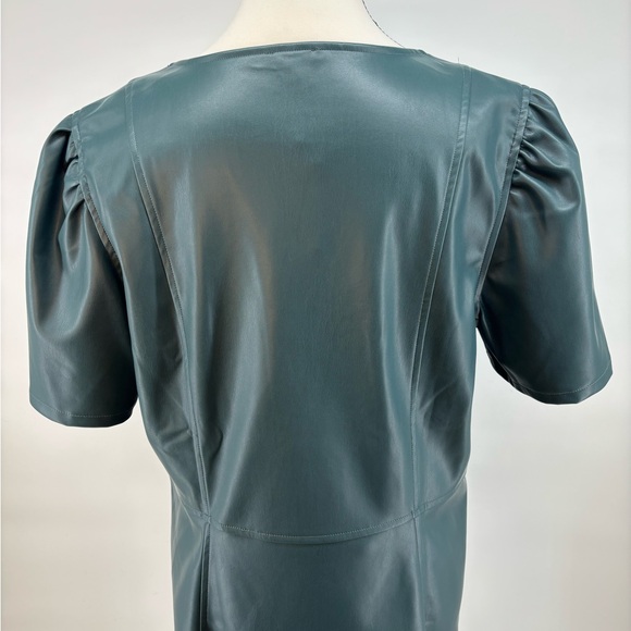 NWT Beautiful Size Large. Ann Taylor Soft Faux Leather V neck top Machine Wash - Picture 5 of 6